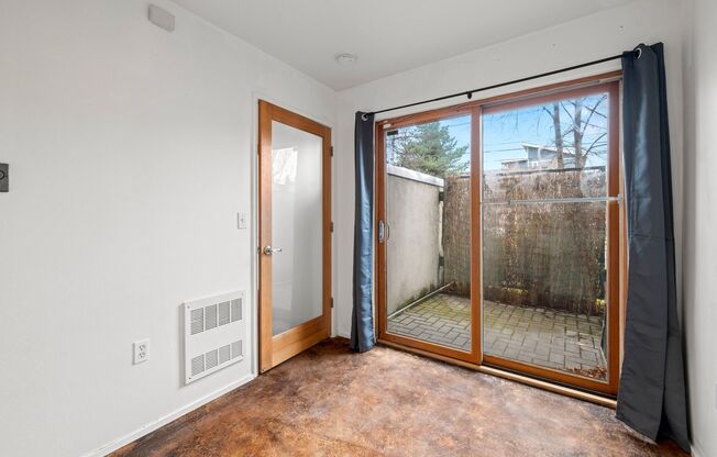 2 BR 2 BA Townhome in North Tabor- 3 Levels!