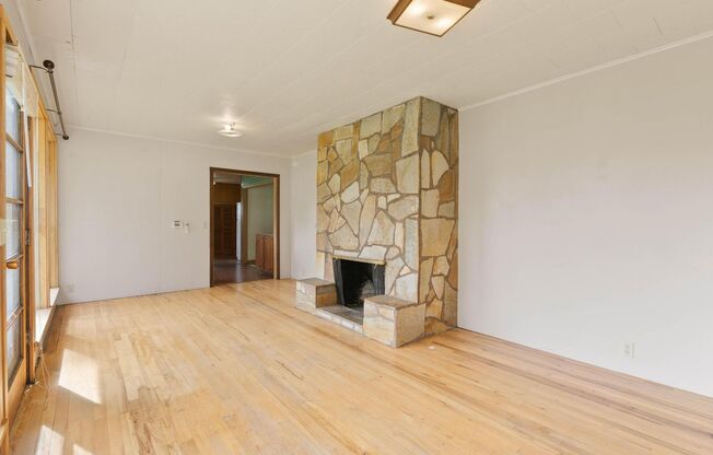 Quaint, inviting 4-bdrm/2-bath home in Cloverdale. Serene living, huge yard, covered patio