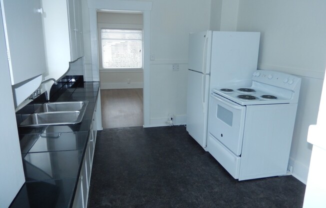 3 beds, 2 baths, $2,595