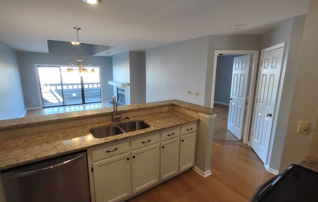 2BD/1BA Condo located in Lakeshore Village!
