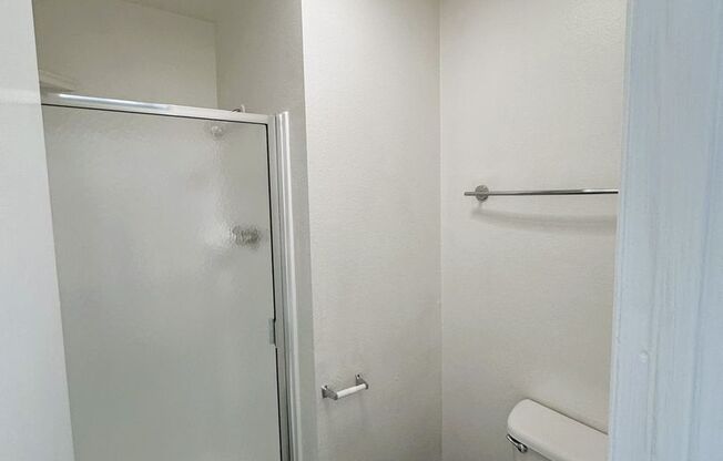 2 beds, 2 baths, $2,300, Unit 7