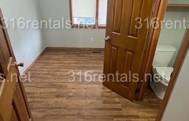 $1025 - 3 bedroom / 1.5 bathroom - Single Family Home