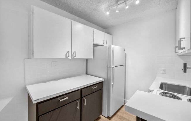 1 bed, 1 bath, 425 sqft, $1,450, Unit 6