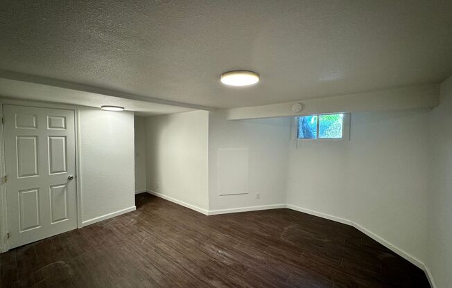 1 bed, 1 bath, 700 sqft, $995