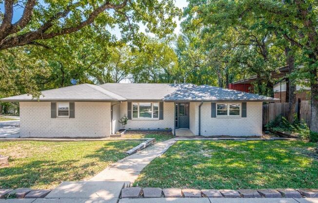 Move in ready home in Bedford, Tx.