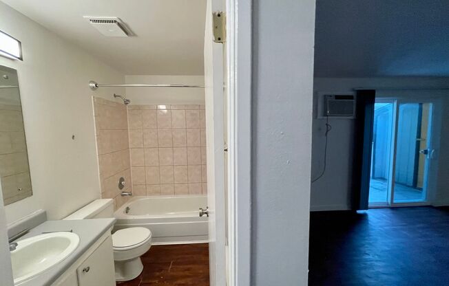 2 beds, 1 bath, 780 sqft, $1,155, Unit 21