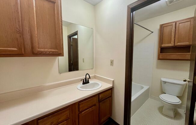 1 bed, 1 bath, $950, Unit 72