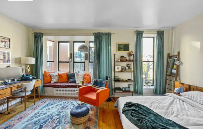 164 W 130 ST