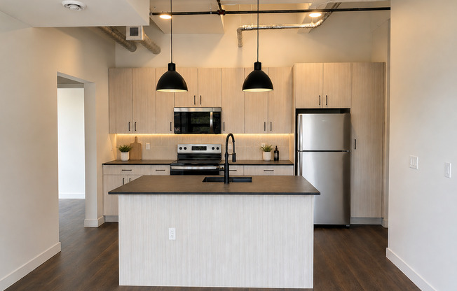 2 beds, 2 baths, 1,075 sqft, $4,325, Unit 410
