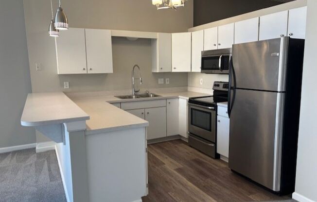 1 bed, 1 bath, 670 sqft, $1,199, Unit 703