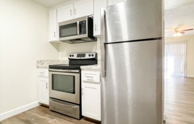 3 beds, 2 baths, 1,211 sqft, $2,090, Unit 1690-121