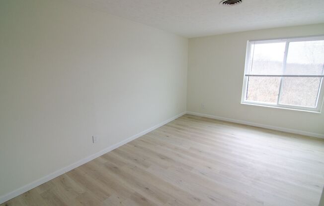 2 beds, 1 bath, $1,095, Unit 5465-26