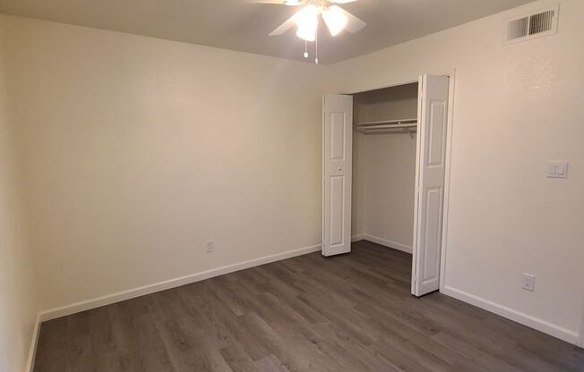 2 beds, 1 bath, $1,450, Unit 11350-23