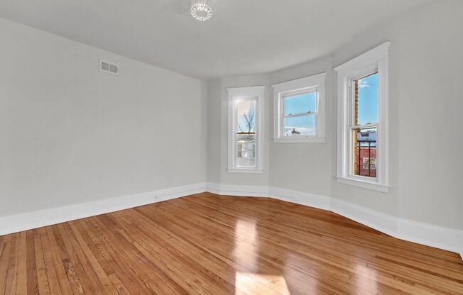 3 beds, 2 baths, 7 sqft, $3,100, Unit 3W