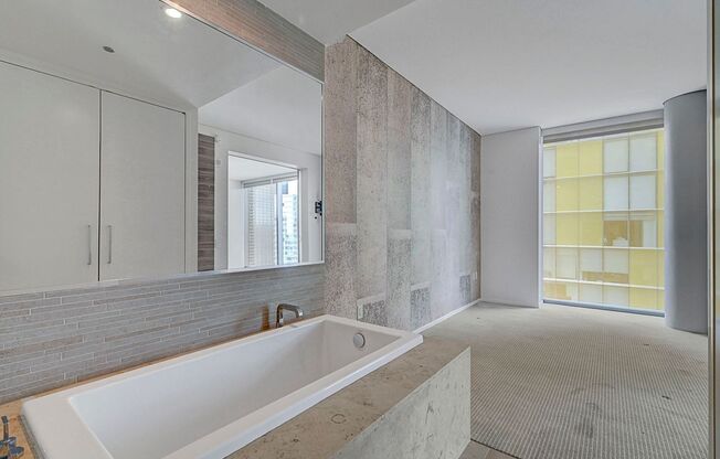 1 bed, 1 bath, $2,825