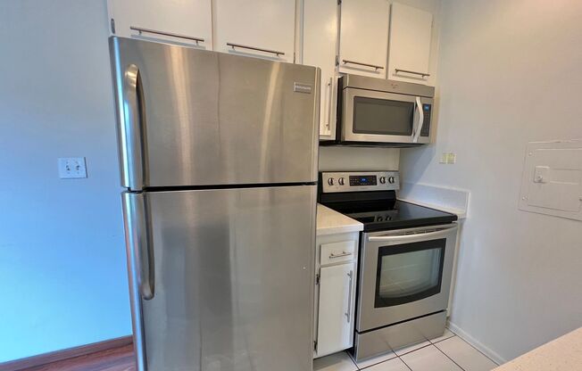 Studio, 1 bath, 400 sqft, $1,999, Unit 4