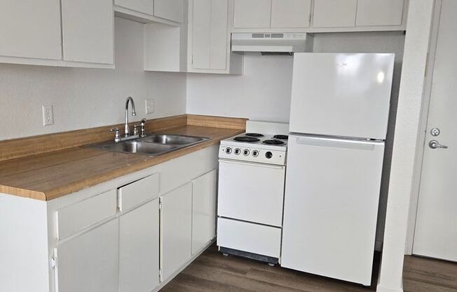 Park Place Apartments (4033 33rd)