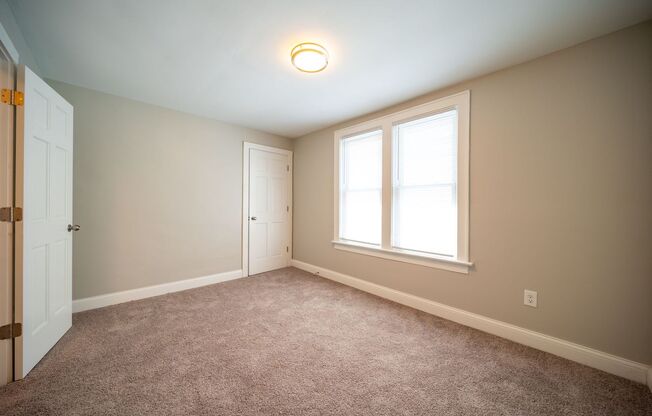 3 beds, 1 bath, $1,495, Unit 701