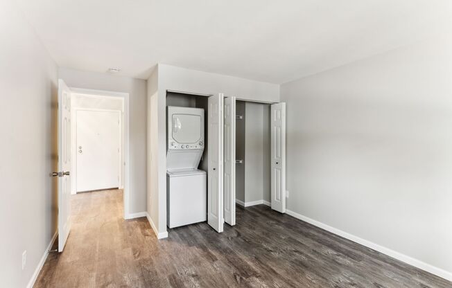 1 bed, 1 bath, 600 sqft, $1,360, Unit 6902-04