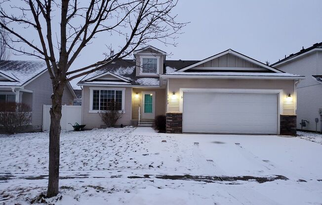 Beautiful 4 bedroom 3 bath home in Post Falls