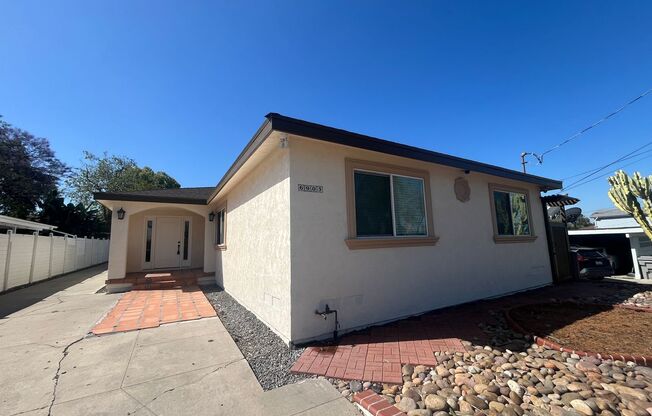 4BR/3BA Large House - Single Story, No Carpet, AC, Washer/Dryer in Unit, Small Yard, 2 Car Garage, Pet Friendly!