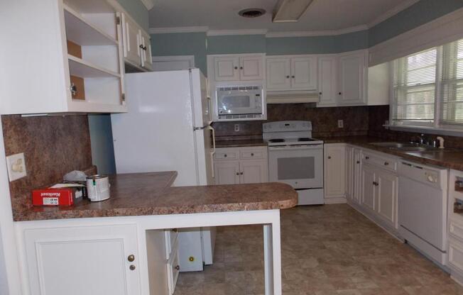 3 beds, 2 baths, 1,568 sqft, $1,400