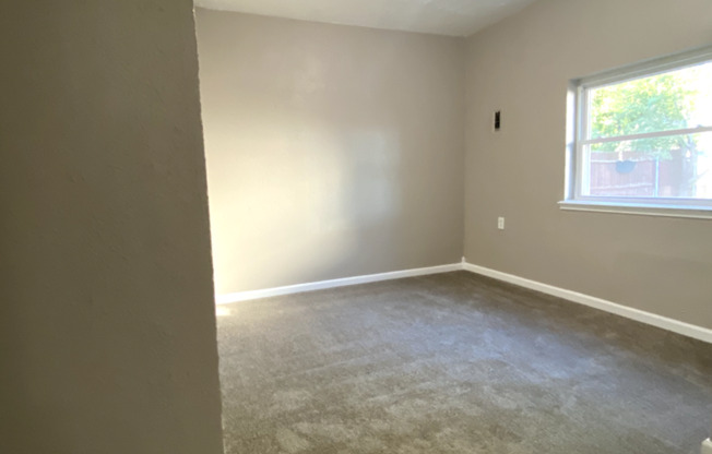 3 beds, 1 bath, $1,295