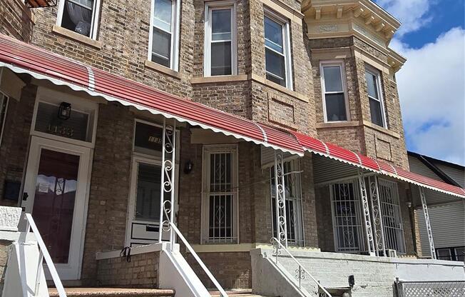 1135 E 15 ST