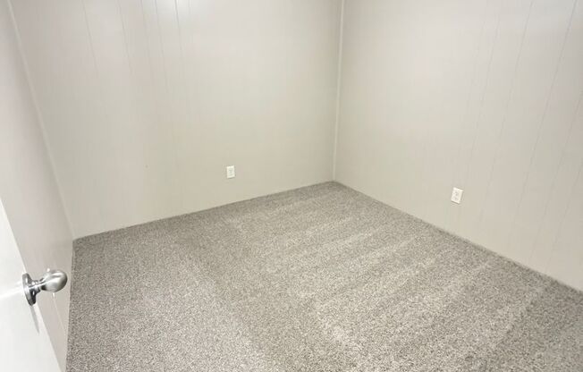 3 beds, 1.5 baths, 1,000 sqft, $1,323, Unit 442-B