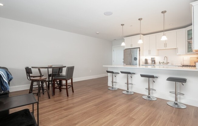 3 beds, 2 baths, 1,558 sqft, $6,000, Unit 21