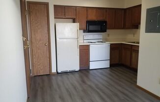 2 beds, 1 bath, 800 sqft, $975, Unit Max 128-3