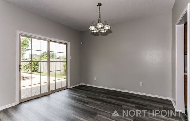 2313 ROANOKE CIR