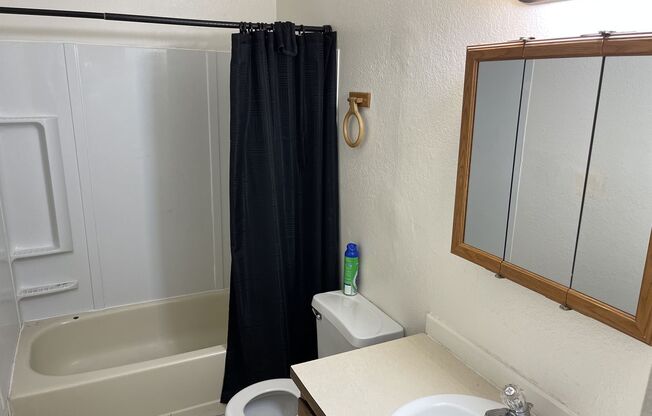 2 beds, 1 bath, $1,495, Unit Unit #4