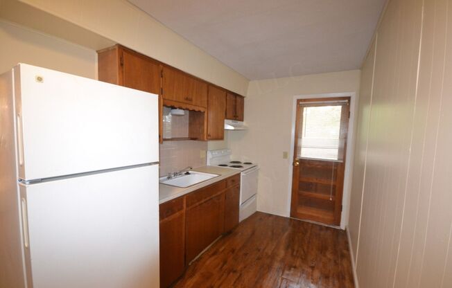 1 bed, 1 bath, 650 sqft, $595, Unit 4