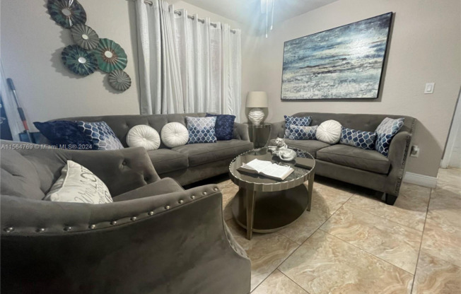 3421 SW 12 CT