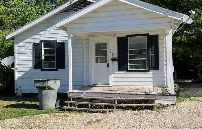 3 Bedroom 1 bath home for lease