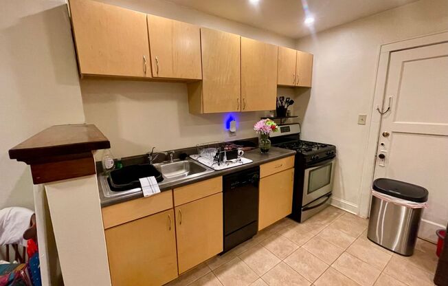 1 bed, 1 bath, $1,025, Unit 5