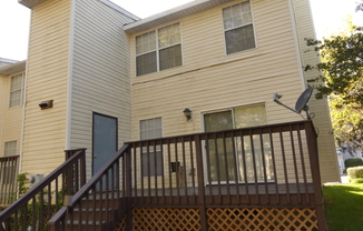 3 beds, 2.5 baths, $2,400