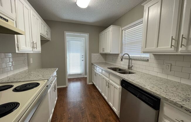 2 beds, 2 baths, $1,595, Unit 1