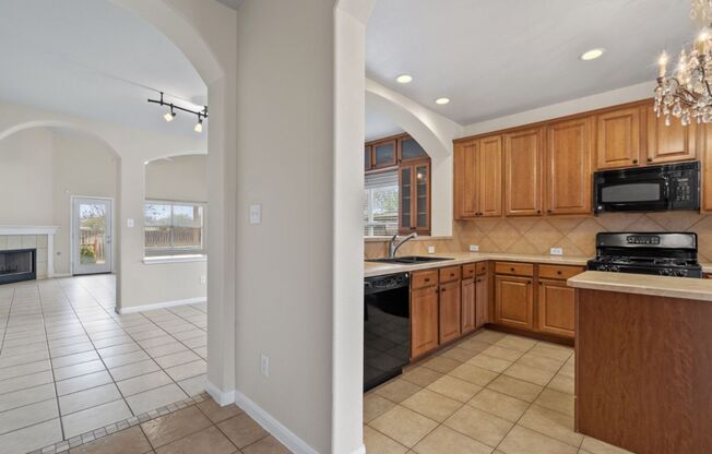 652 Dark Horse Ln, Buda, TX 78610