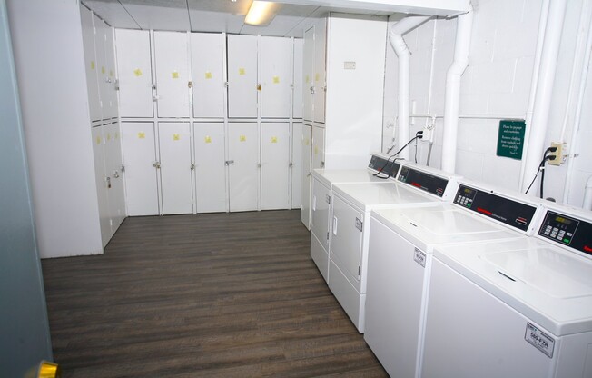 1 bed, 1 bath, 650 sqft, $999, Unit 702-R