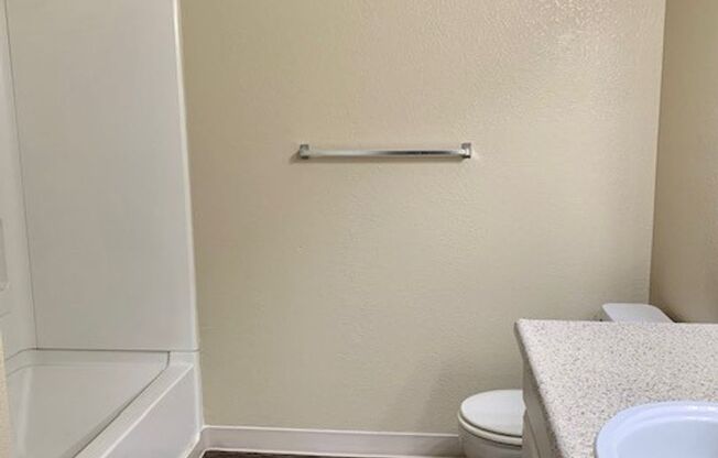 2 beds, 1 bath, 938 sqft, $1,800, Unit 403