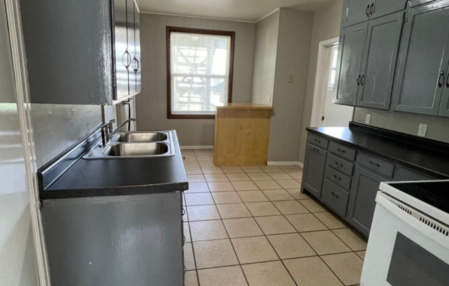 2 beds, 1 bath, $900