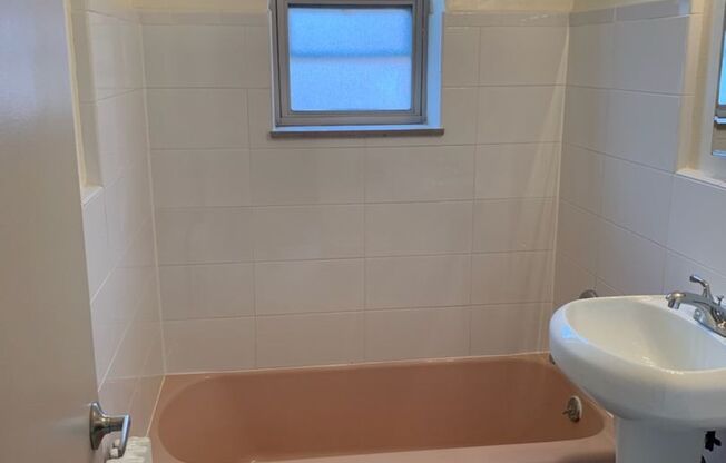 2 beds, 1 bath, $1,850, Unit 201A