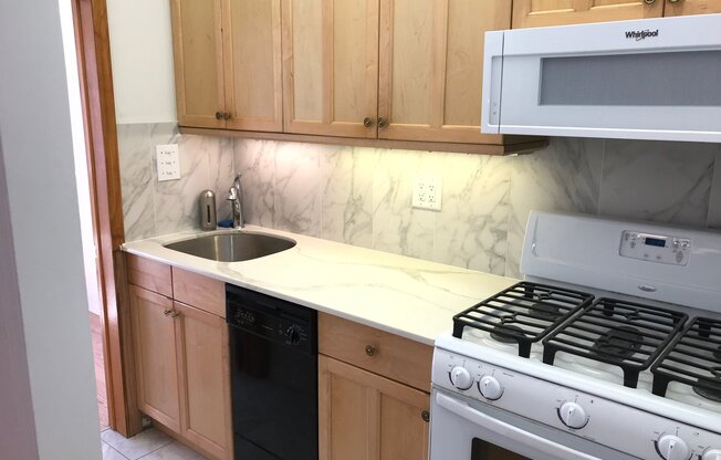 196 W 9 ST