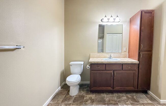 2 beds, 2 baths, 1,090 sqft, $1,600, Unit 523-05