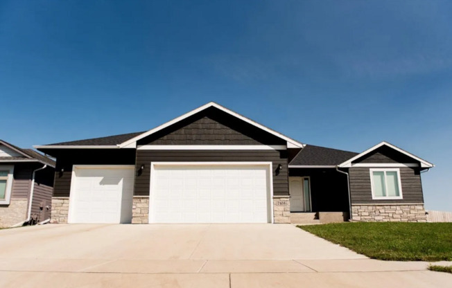 Discover Your Dream Home: Inviting Open Floor Plan, Spacious Living, and Stylish Finishes Awaits Eastern Sioux Falls!