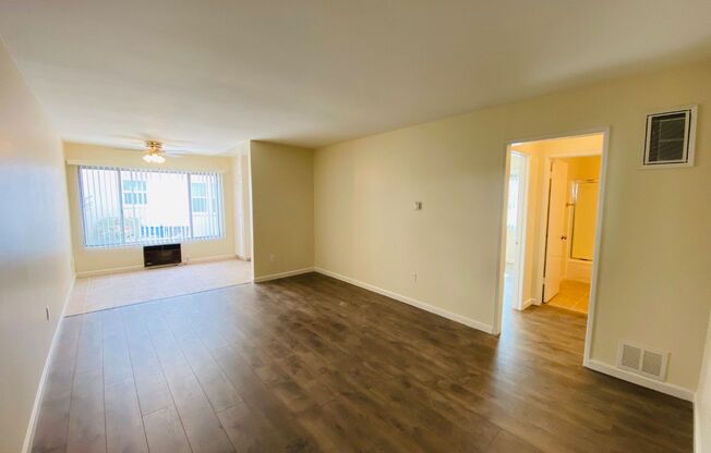 497 - 10851 MOORPARK ST