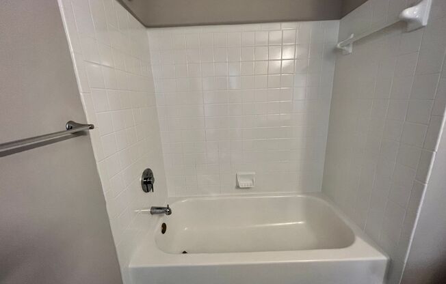 1 bed, 1 bath, 633 sqft, $1,530, Unit 706