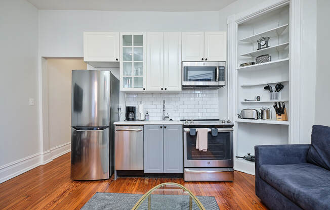 1803 19 ST NW